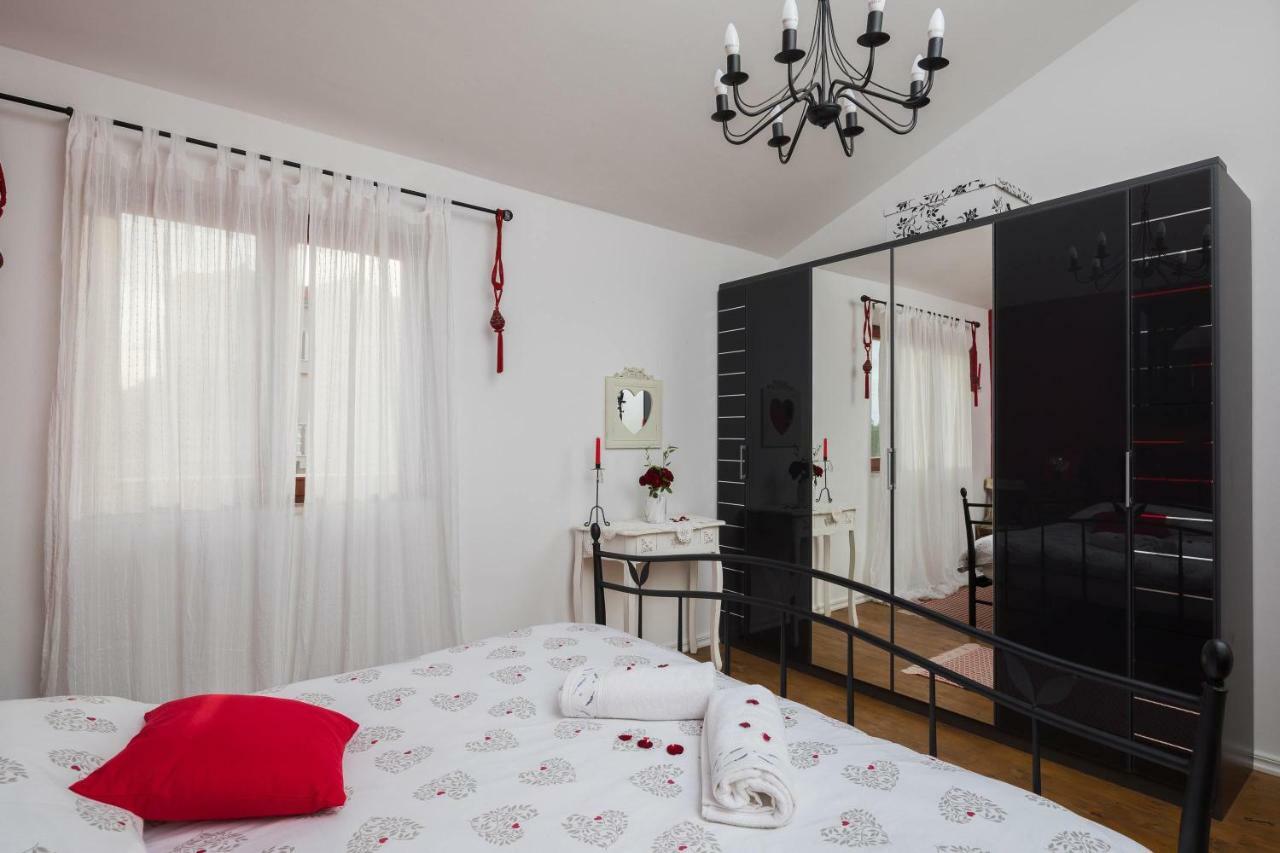 Villa Sunshine Rogoznica  Exteriör bild